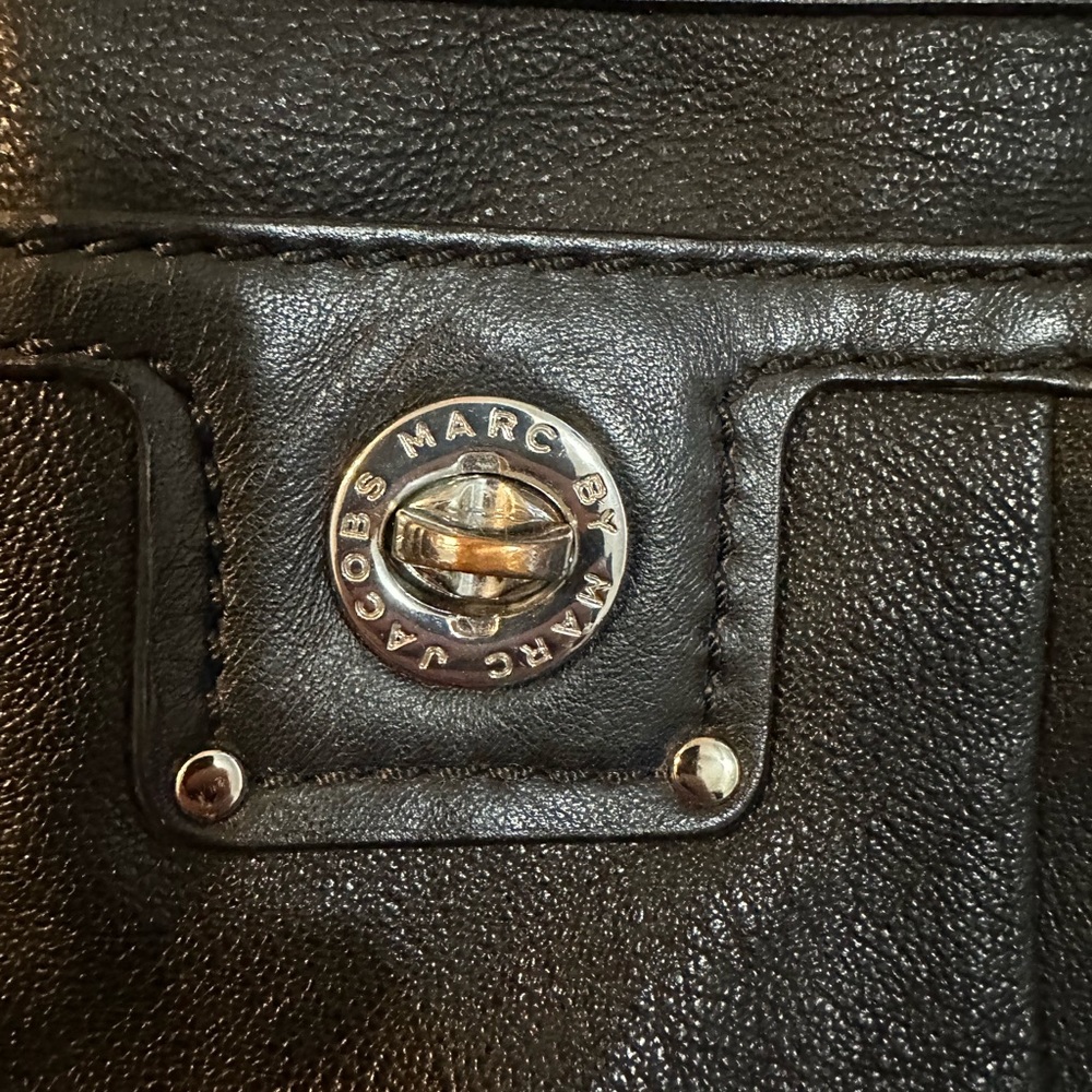 Marc By Marc Jacob’s black cross body - Picture 2 of 6
